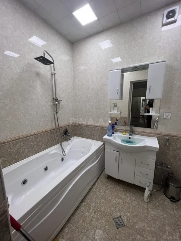 Kirayə verilir 2 otaqlı mənzil 70 m²