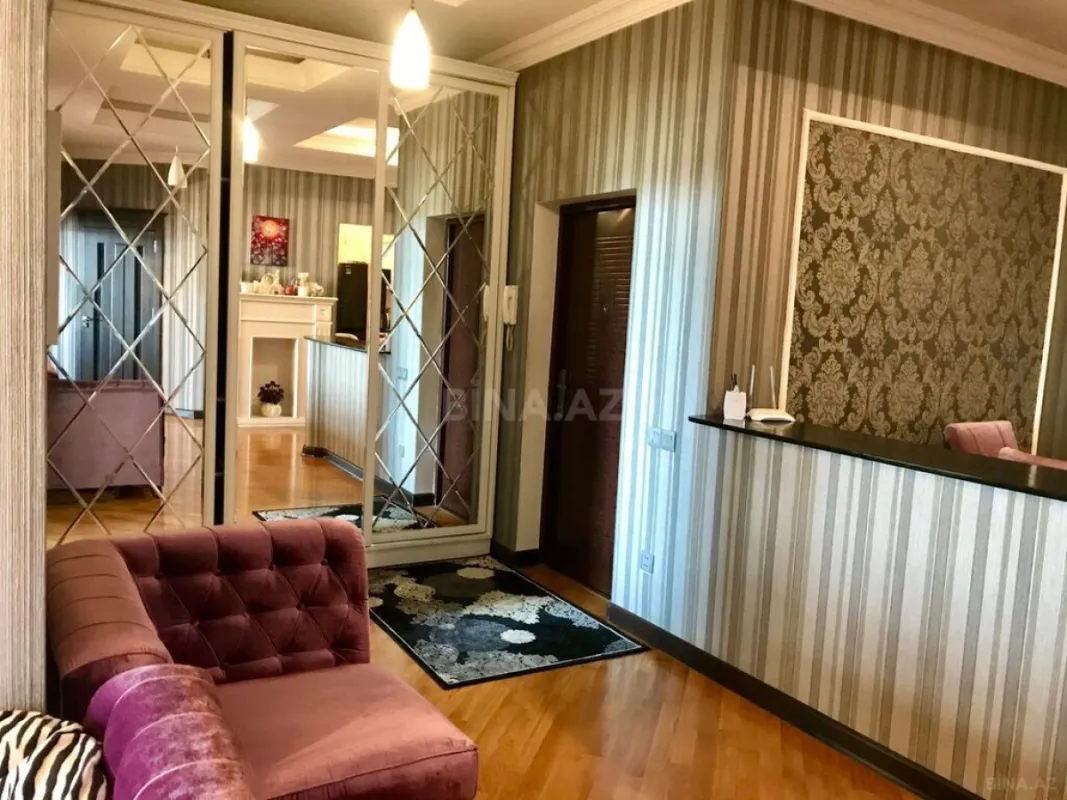Satılır 3 otaqlı mənzil 134 m²