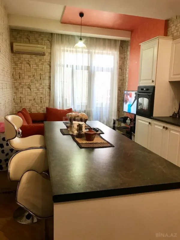 Satılır 3 otaqlı mənzil 134 m²