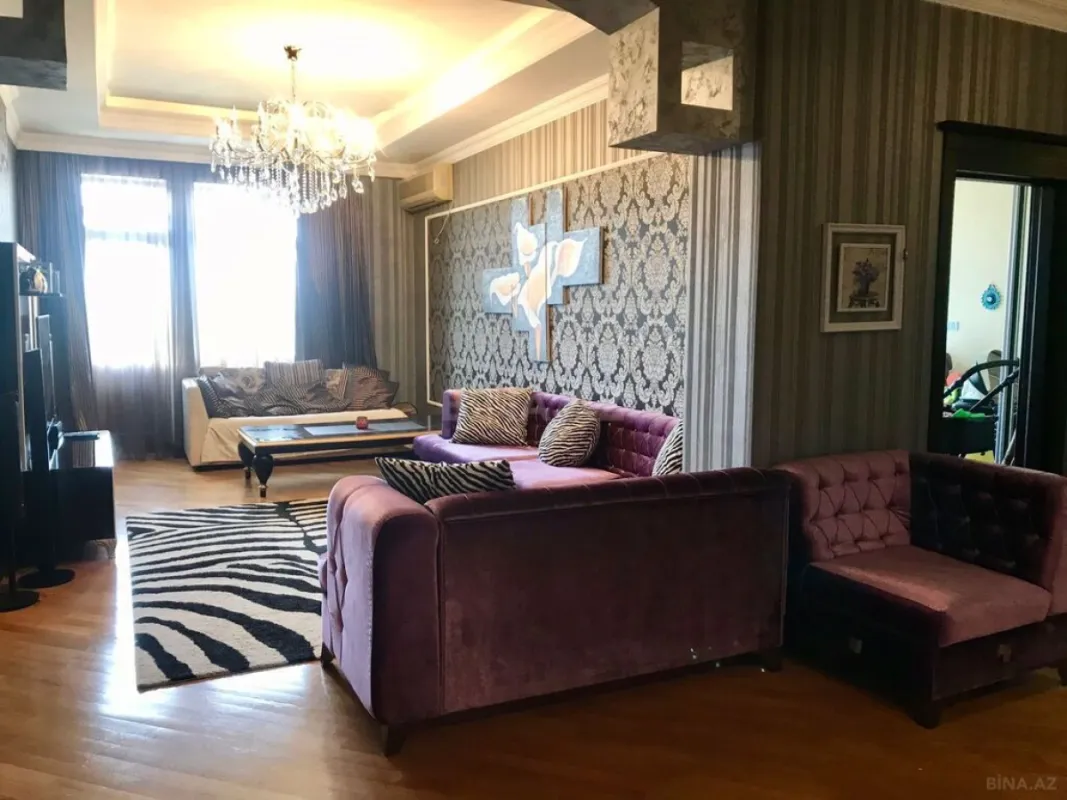 Satılır 3 otaqlı mənzil 134 m²