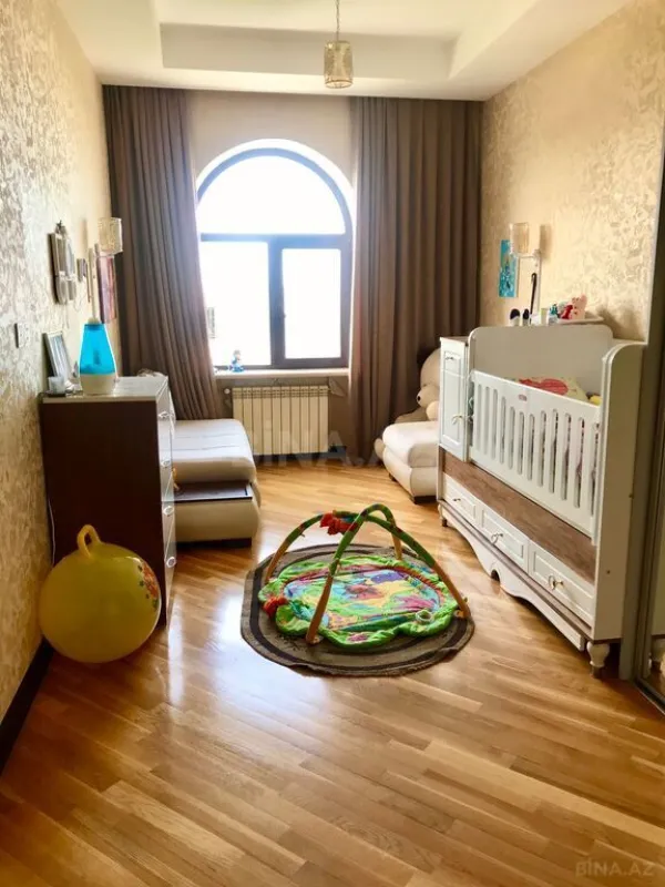 Satılır 3 otaqlı mənzil 134 m²
