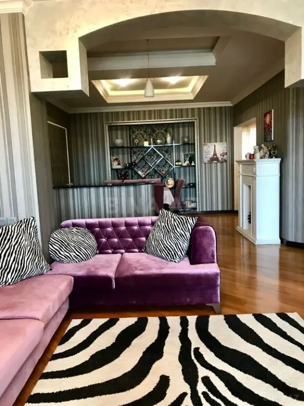 Satılır 3 otaqlı mənzil 134 m²
