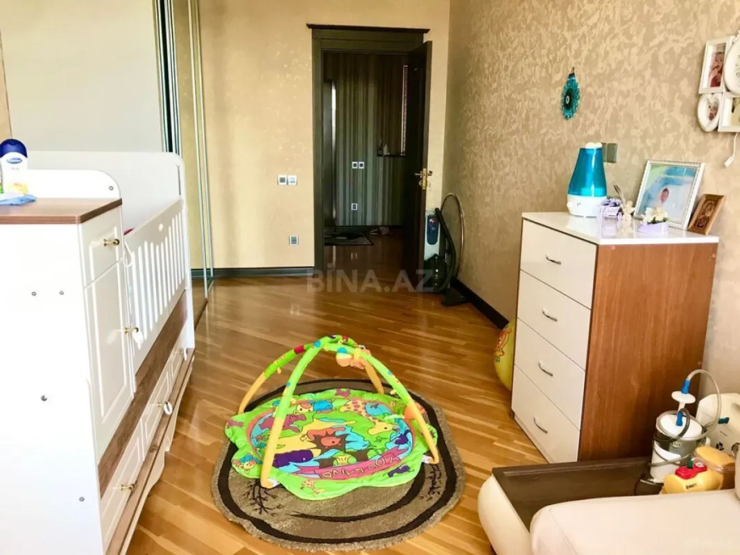 Satılır 3 otaqlı mənzil 134 m²