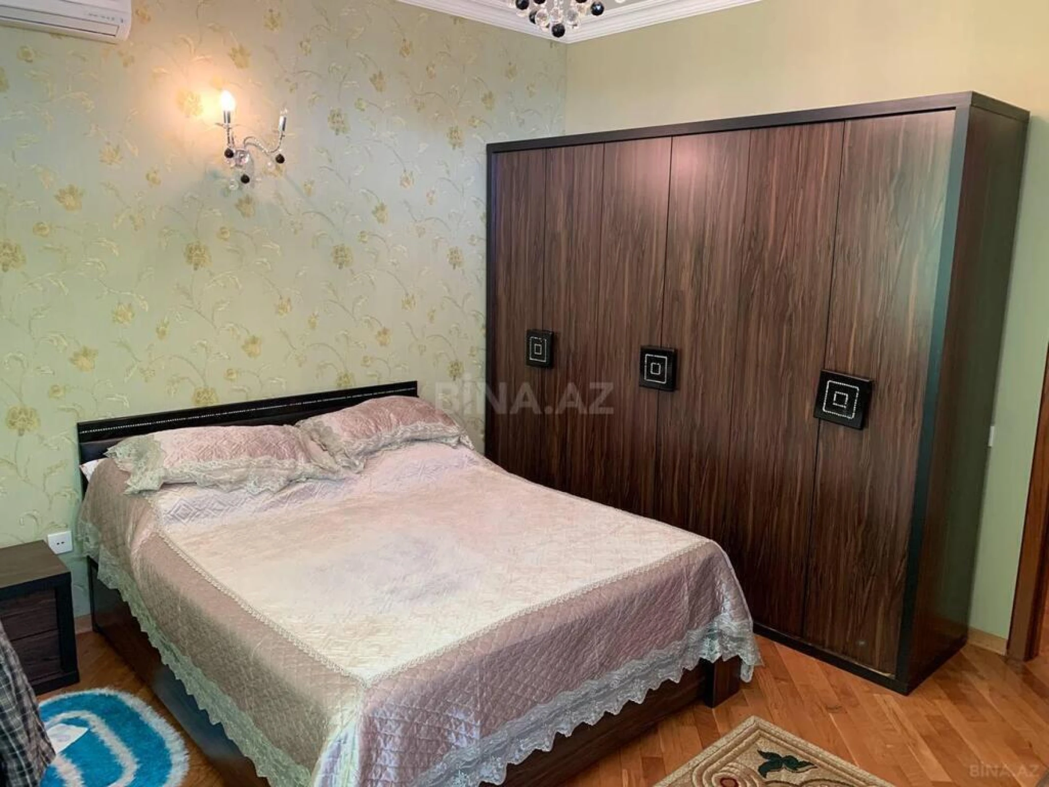 Satılır 3 otaqlı mənzil 121 m²