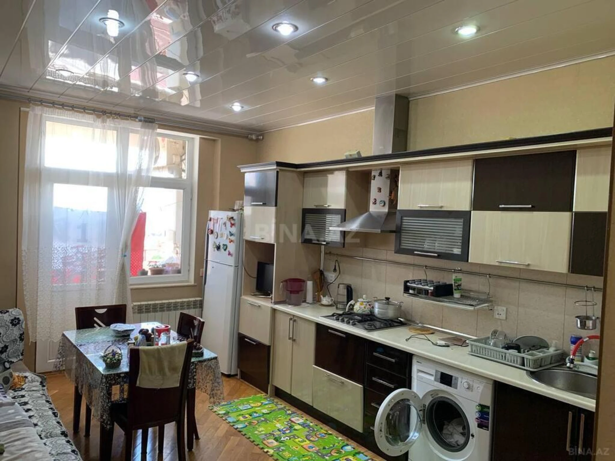Satılır 3 otaqlı mənzil 121 m²