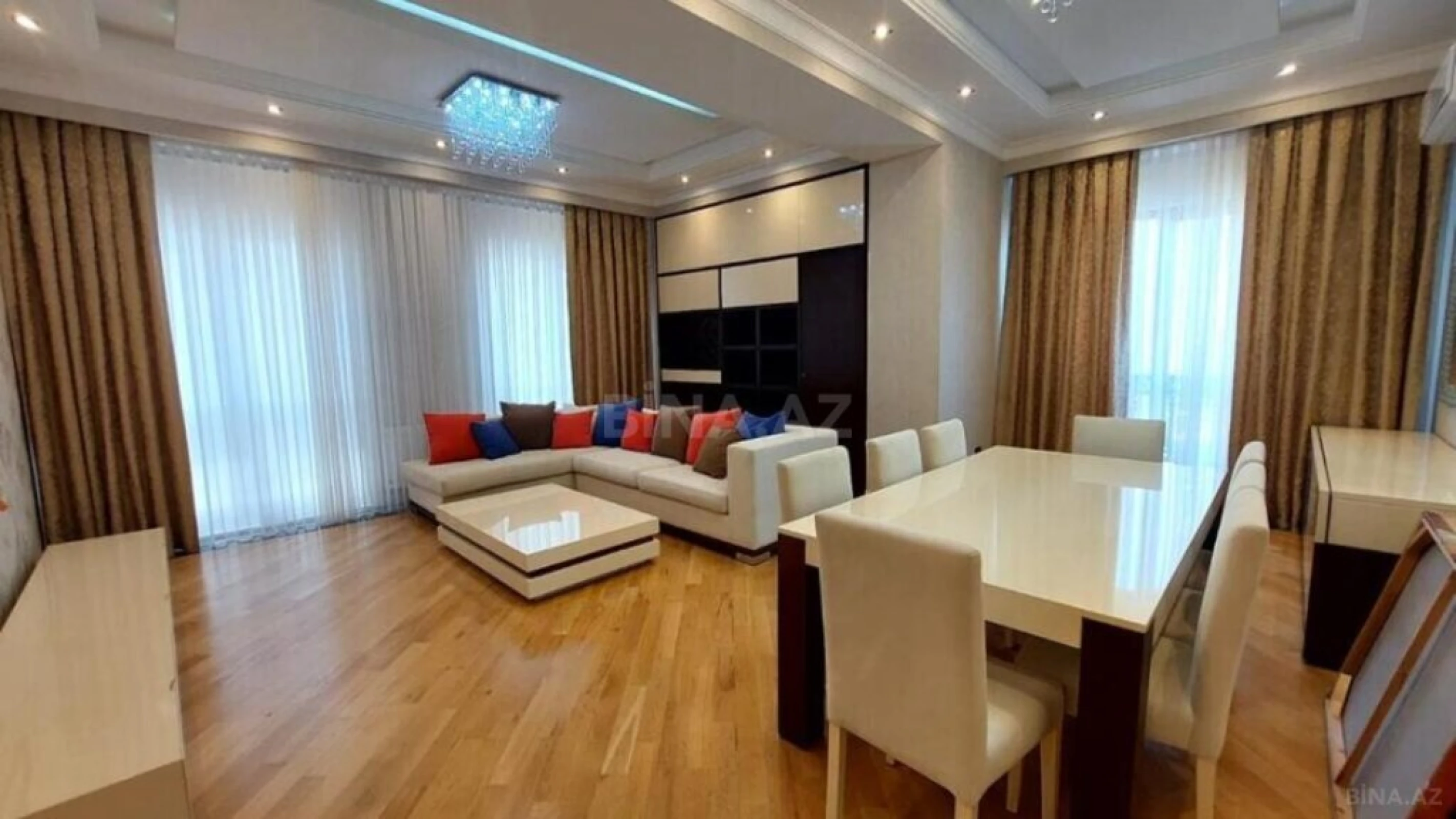 Satılır 3 otaqlı mənzil 135 m²