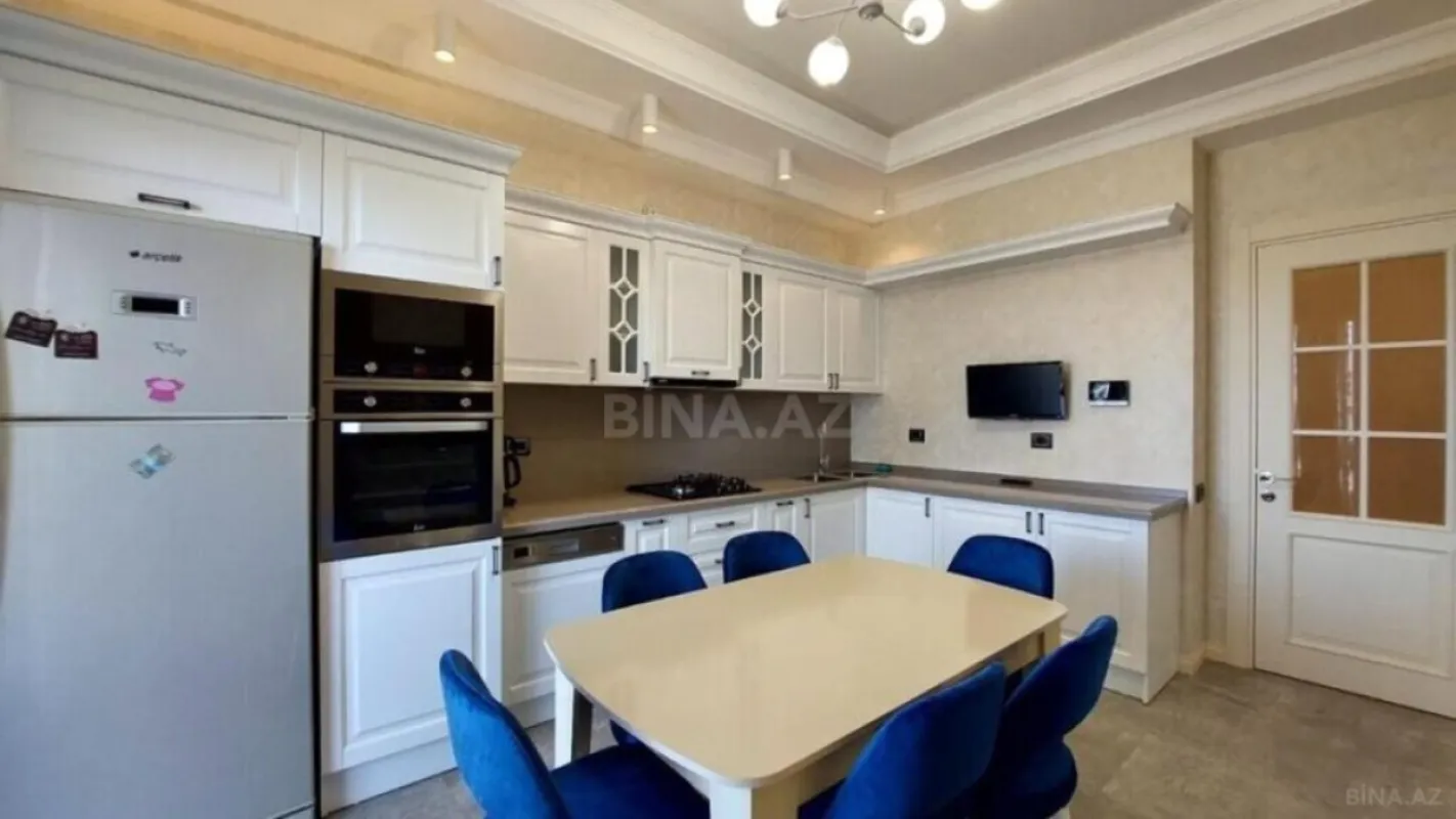 Satılır 3 otaqlı mənzil 135 m²
