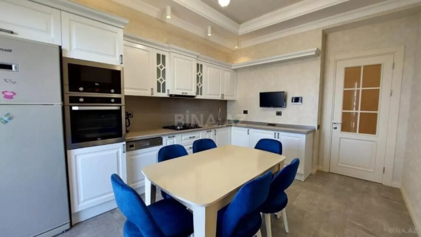 Satılır 3 otaqlı mənzil 135 m²