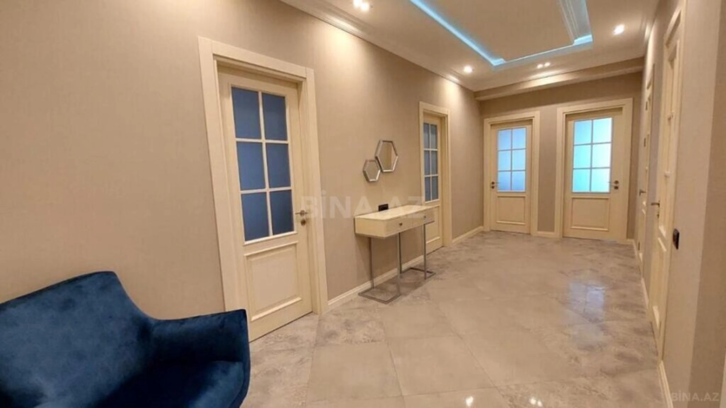 Satılır 3 otaqlı mənzil 135 m²