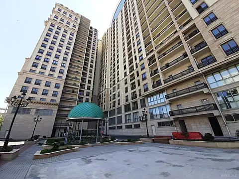 Satılır 3 otaqlı mənzil 135 m²