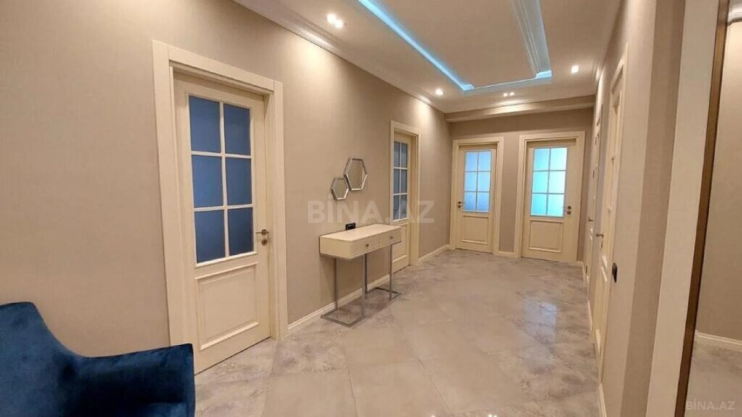 Satılır 3 otaqlı mənzil 135 m²