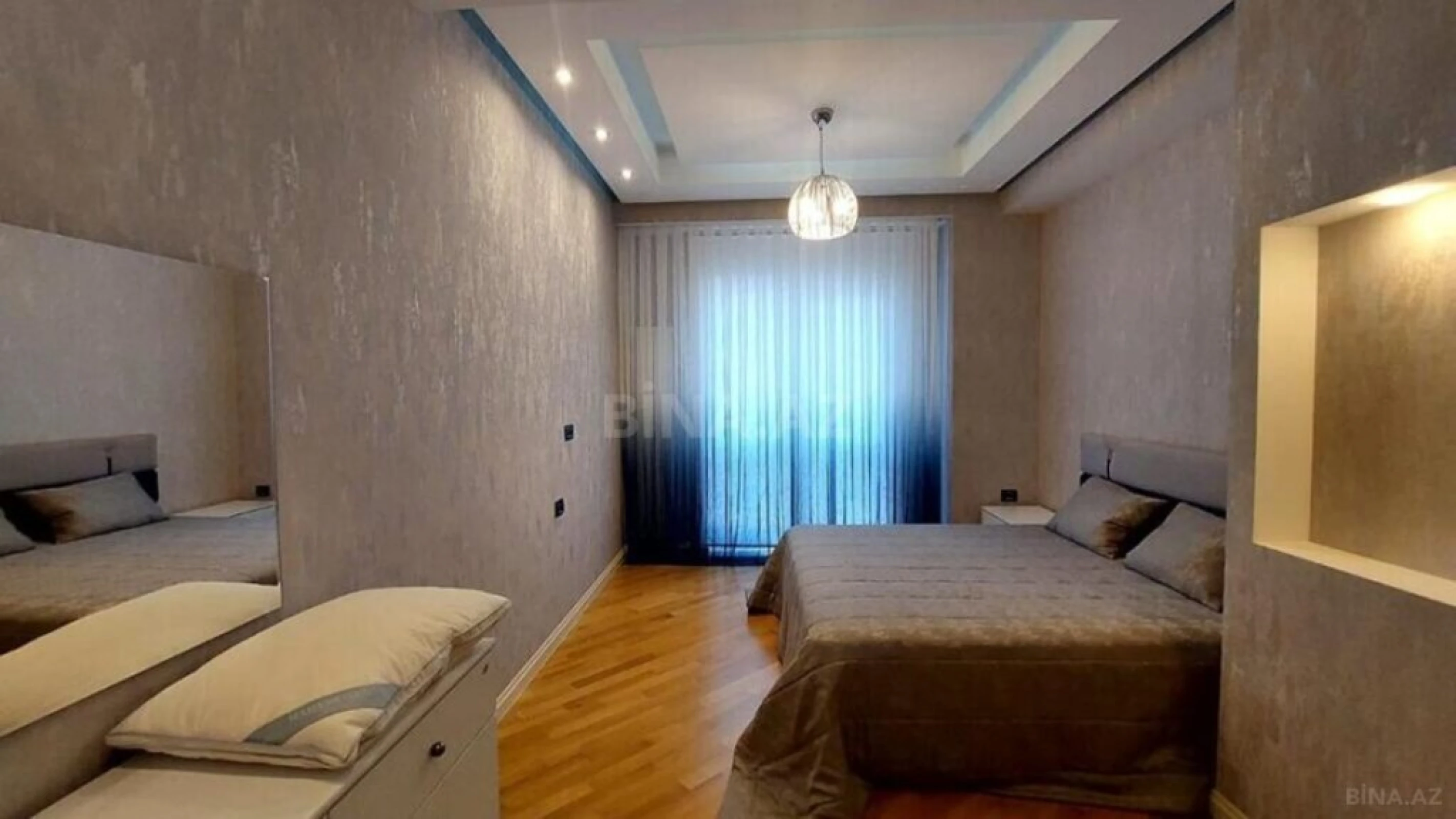 Satılır 3 otaqlı mənzil 135 m²