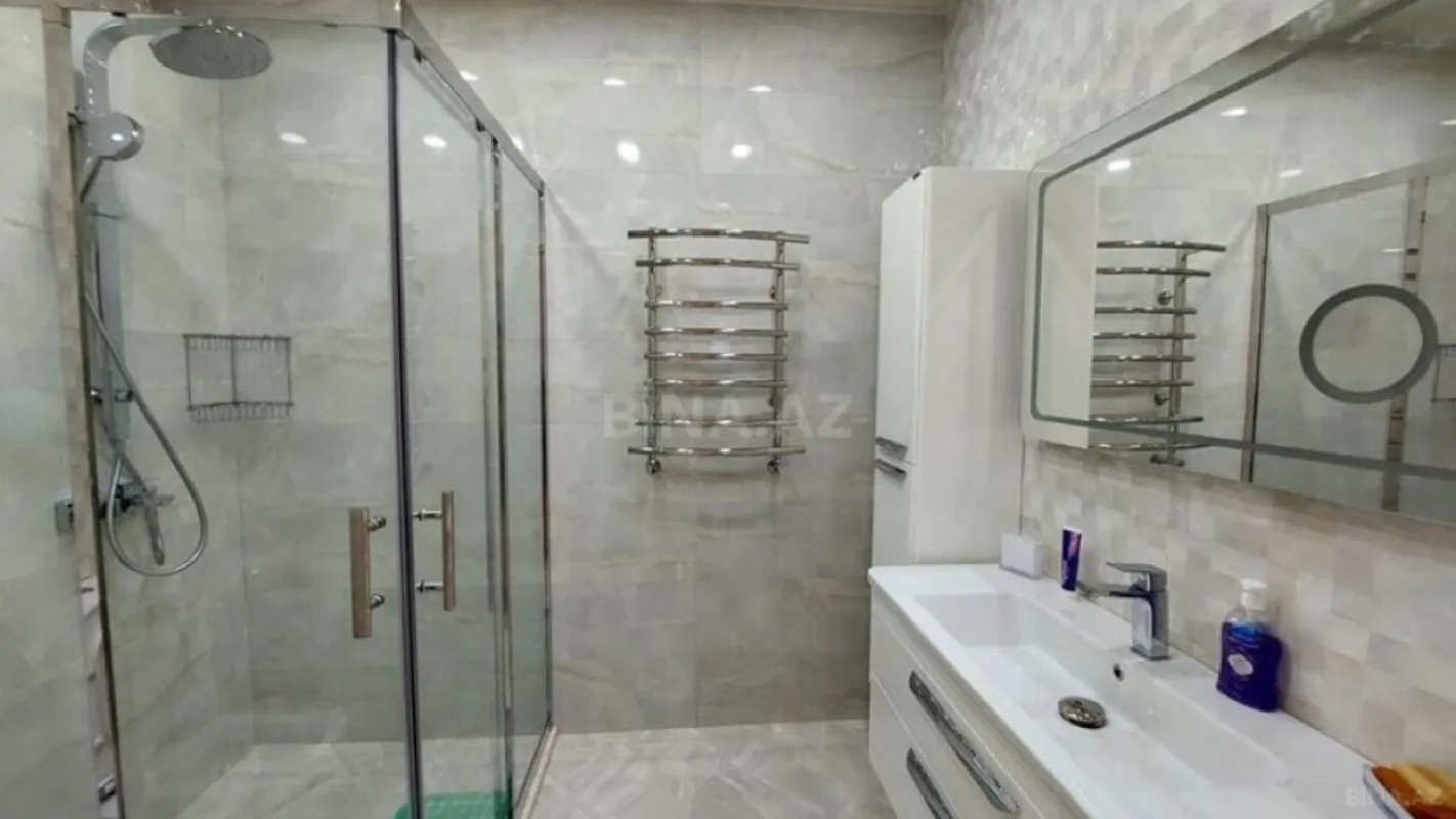 Satılır 3 otaqlı mənzil 135 m²