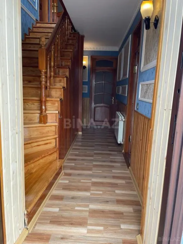 Satılır 6 otaqlı həyət evi 240 m²