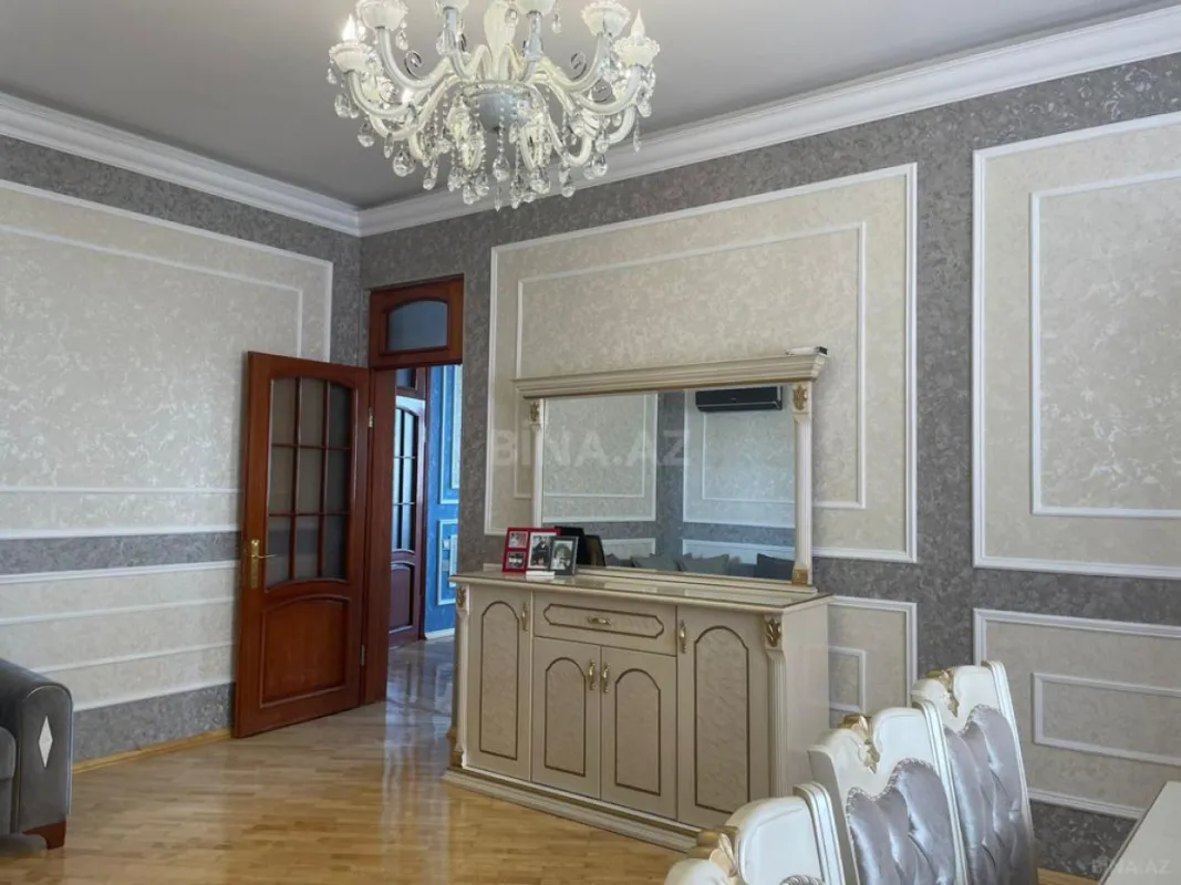 Satılır 6 otaqlı həyət evi 240 m²