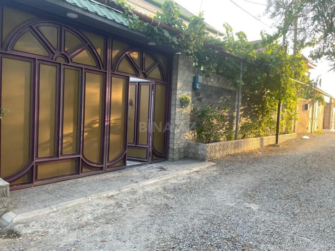 Satılır 6 otaqlı həyət evi 240 m²