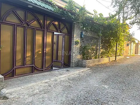 Satılır 6 otaqlı həyət evi 240 m²