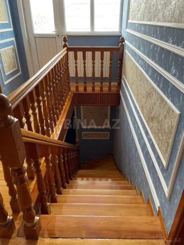 Satılır 6 otaqlı həyət evi 240 m²