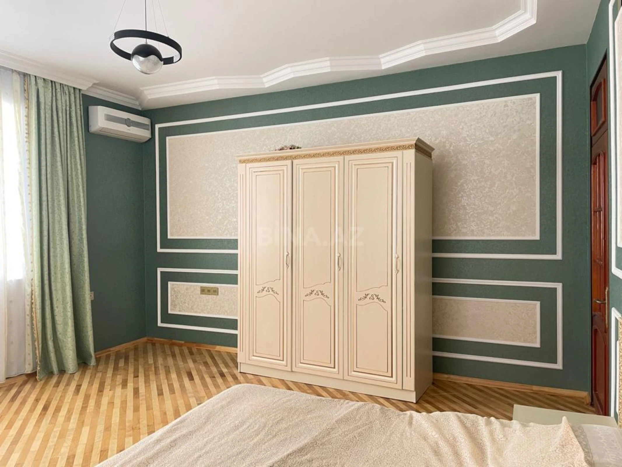 Satılır 6 otaqlı həyət evi 240 m²