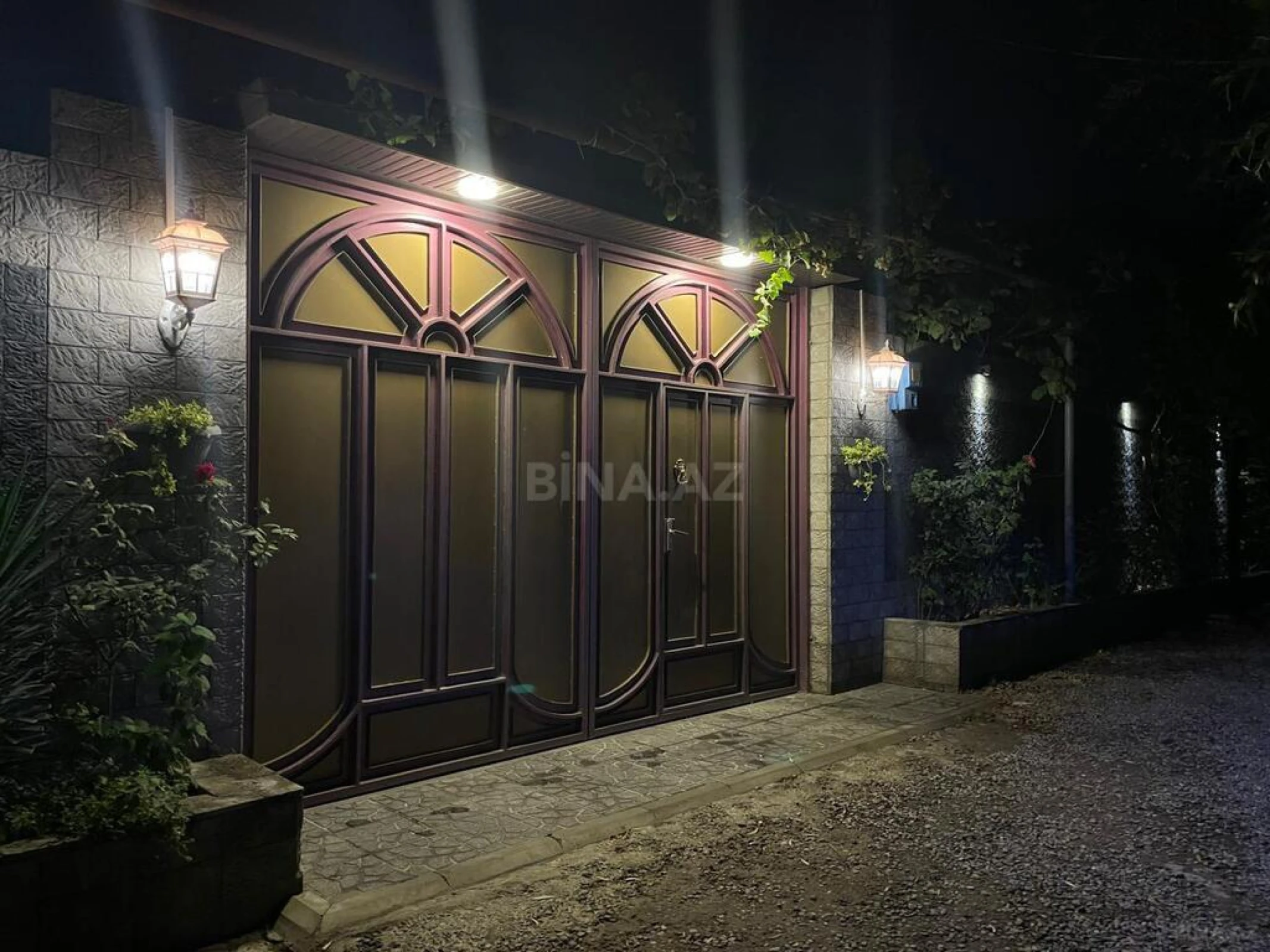 Satılır 6 otaqlı həyət evi 240 m²