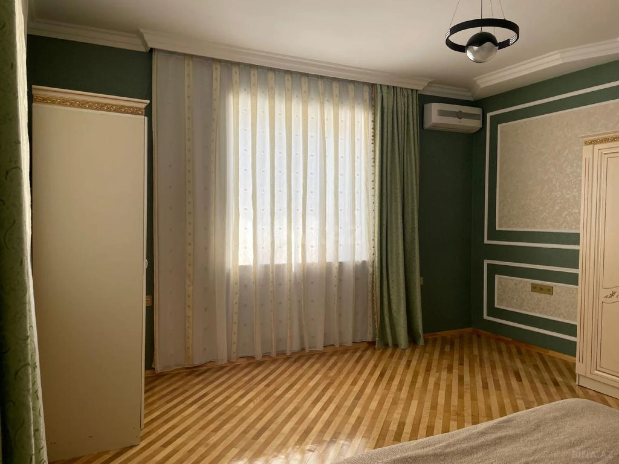 Satılır 6 otaqlı həyət evi 240 m²