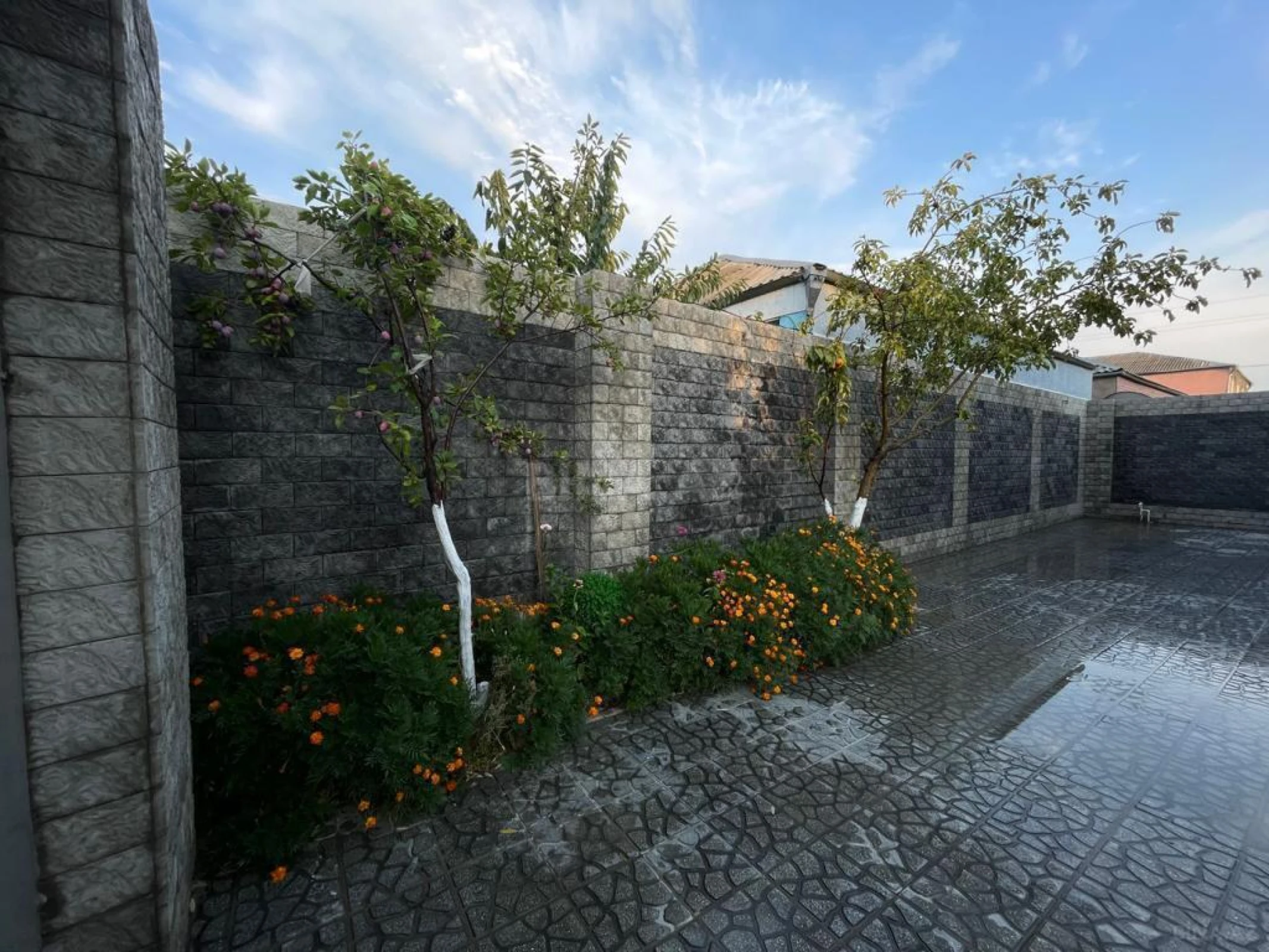 Satılır 6 otaqlı həyət evi 240 m²