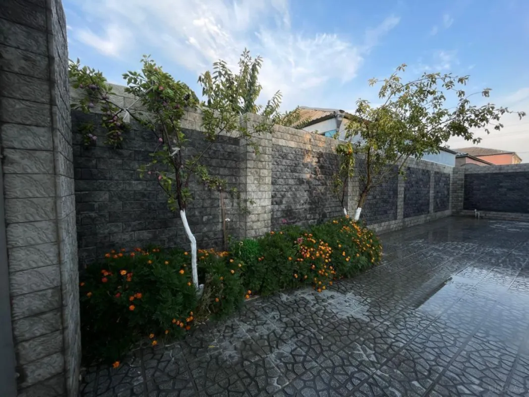 Satılır 6 otaqlı həyət evi 240 m²