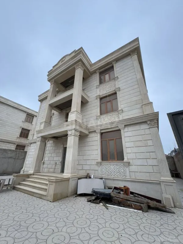 Satılır 8 otaqlı həyət evi 700 m²