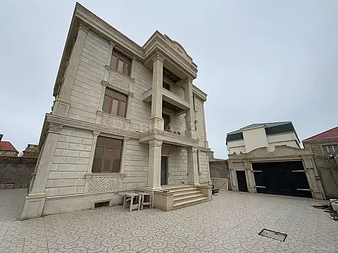 Satılır 8 otaqlı həyət evi 700 m²