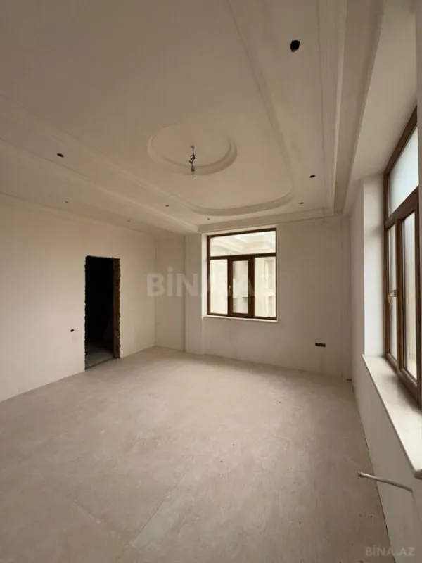 Satılır 8 otaqlı həyət evi 700 m²