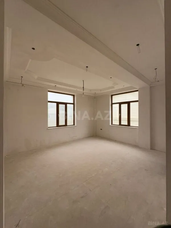 Satılır 8 otaqlı həyət evi 700 m²