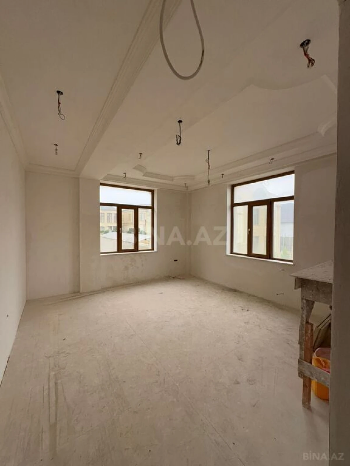 Satılır 8 otaqlı həyət evi 700 m²