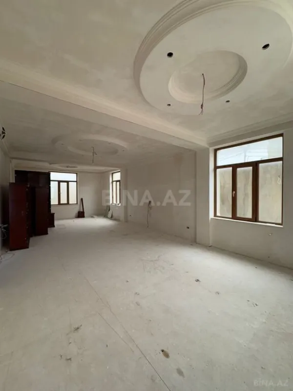 Satılır 8 otaqlı həyət evi 700 m²