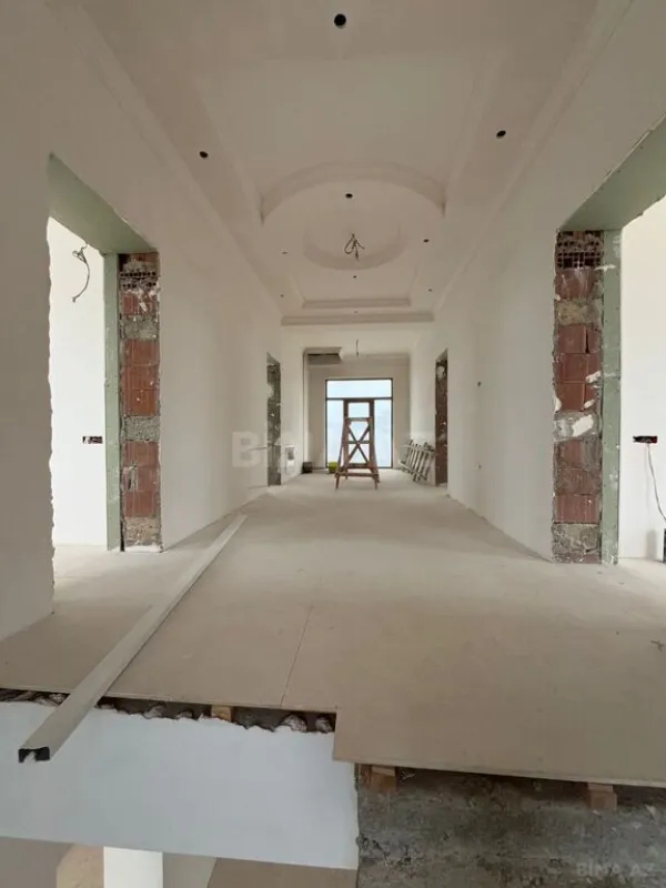 Satılır 8 otaqlı həyət evi 700 m²