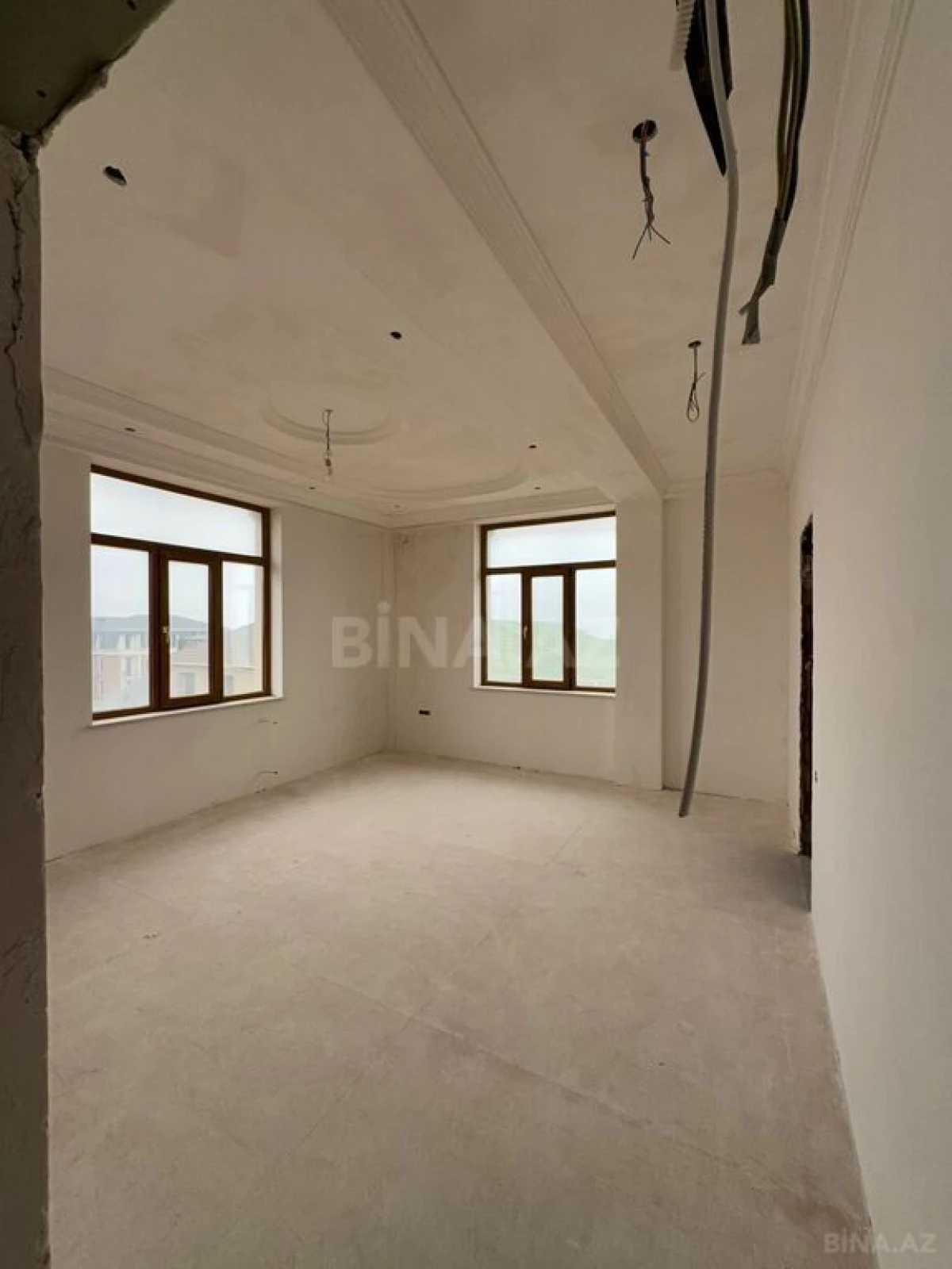 Satılır 8 otaqlı həyət evi 700 m²