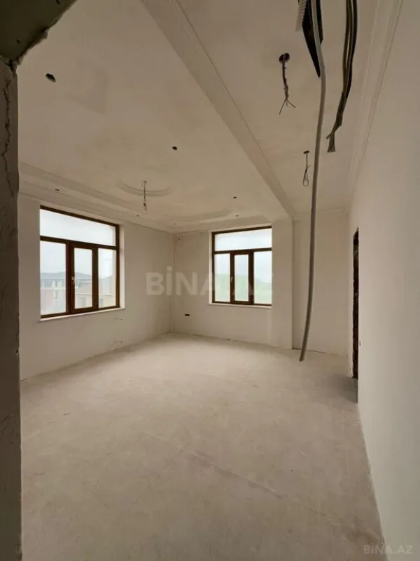 Satılır 8 otaqlı həyət evi 700 m²