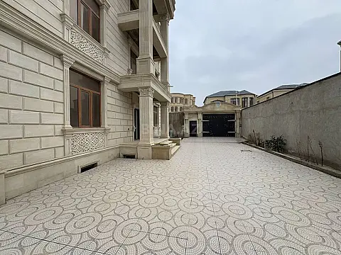 Satılır 8 otaqlı həyət evi 700 m²