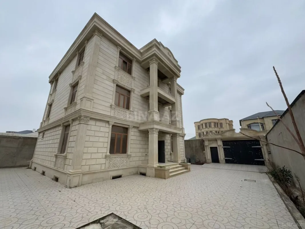 Satılır 8 otaqlı həyət evi 700 m²
