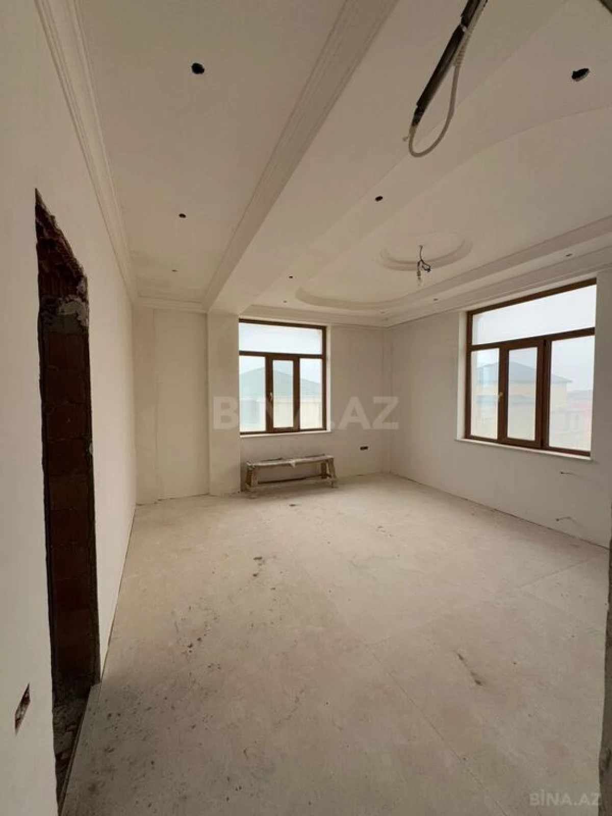 Satılır 8 otaqlı həyət evi 700 m²