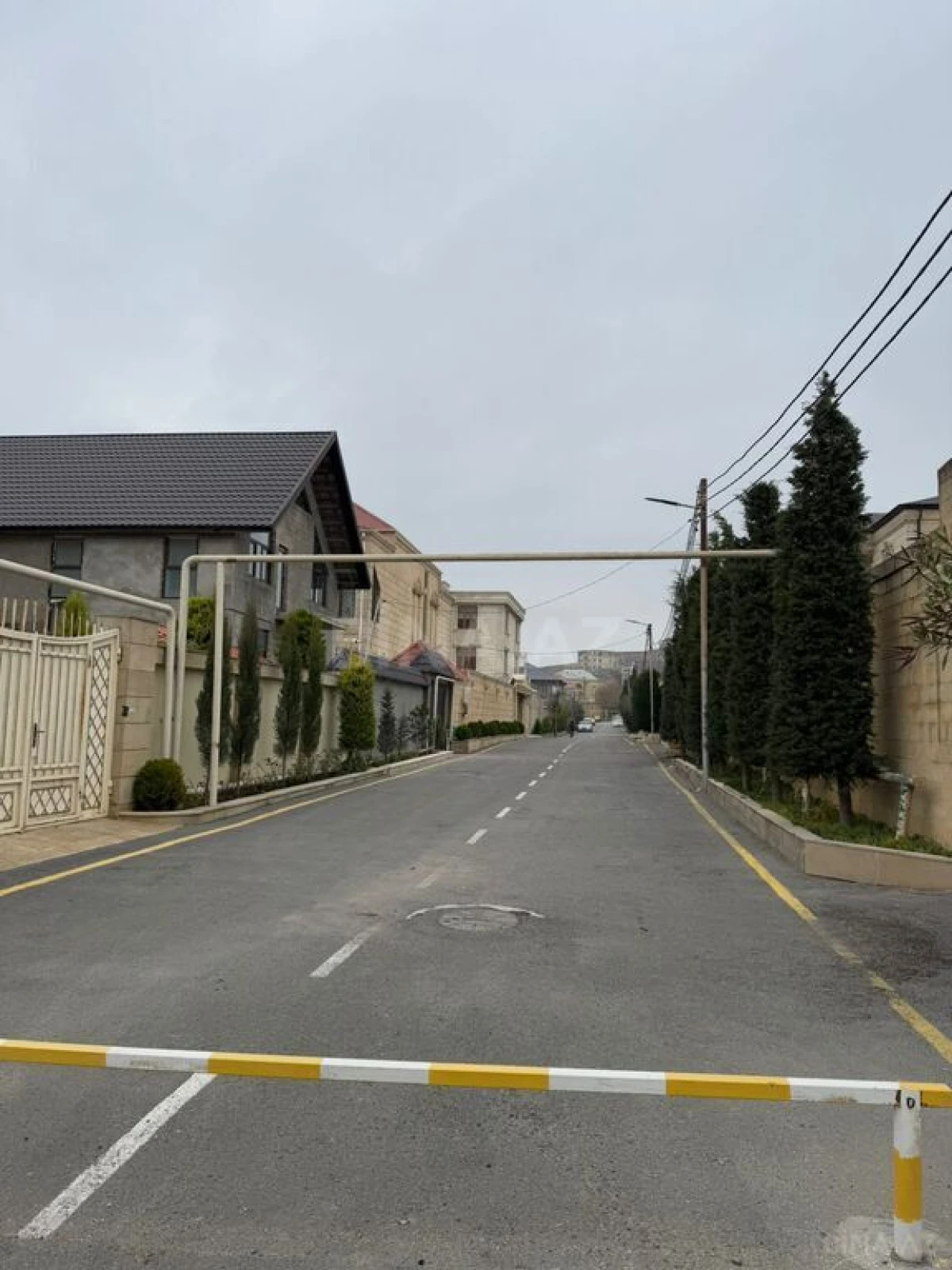 Satılır 8 otaqlı həyət evi 700 m²