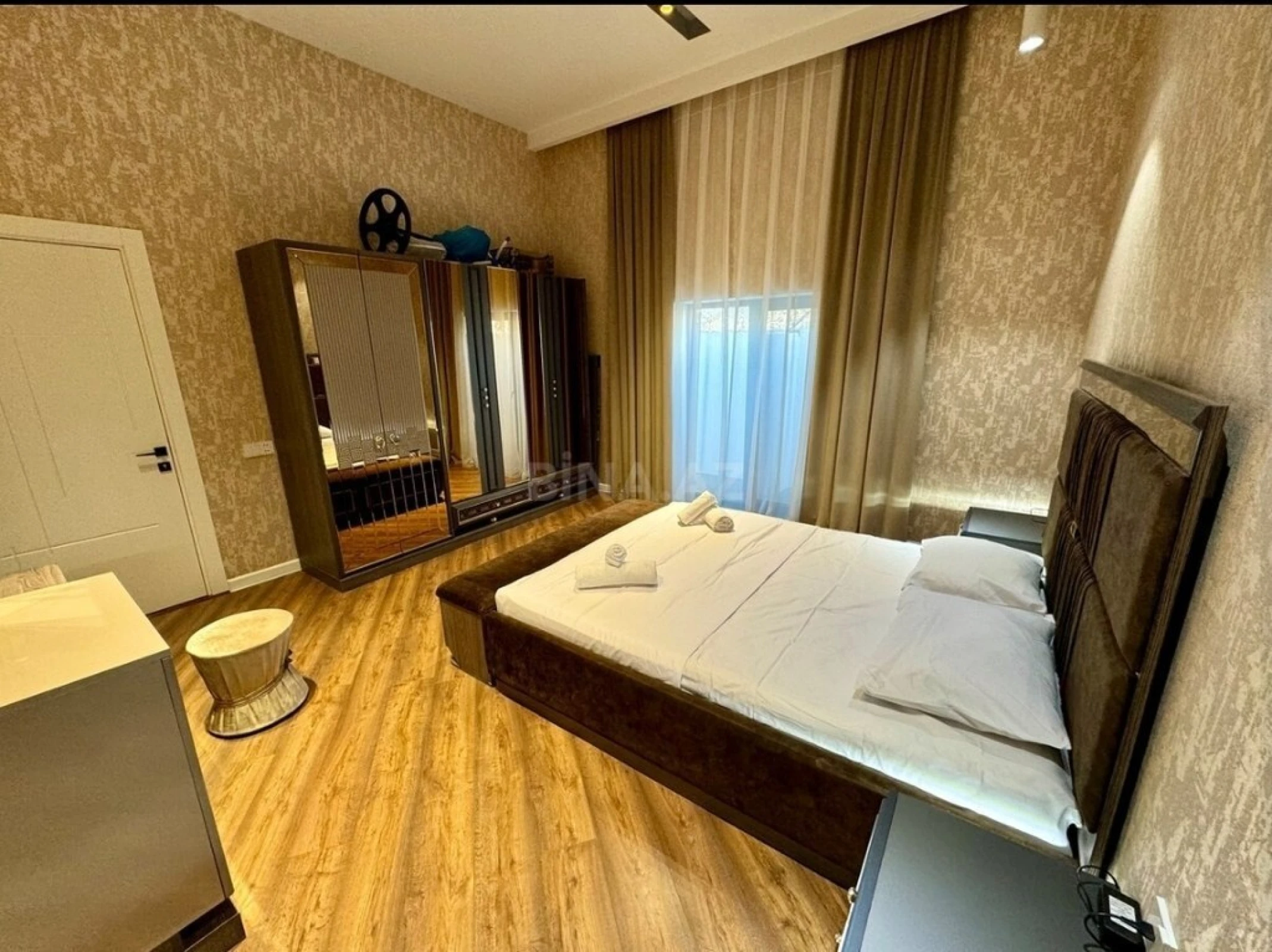 Kirayə verilir 4 otaqlı həyət evi 368 m²