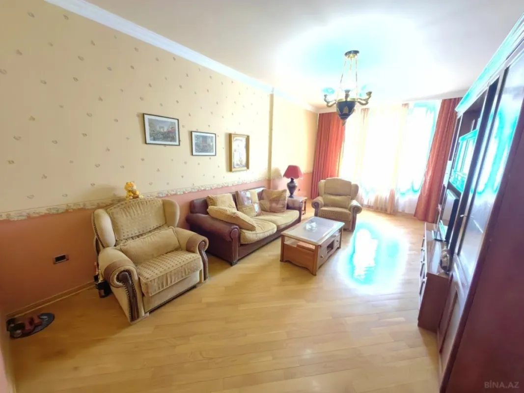 Satılır 4 otaqlı mənzil 245 m²