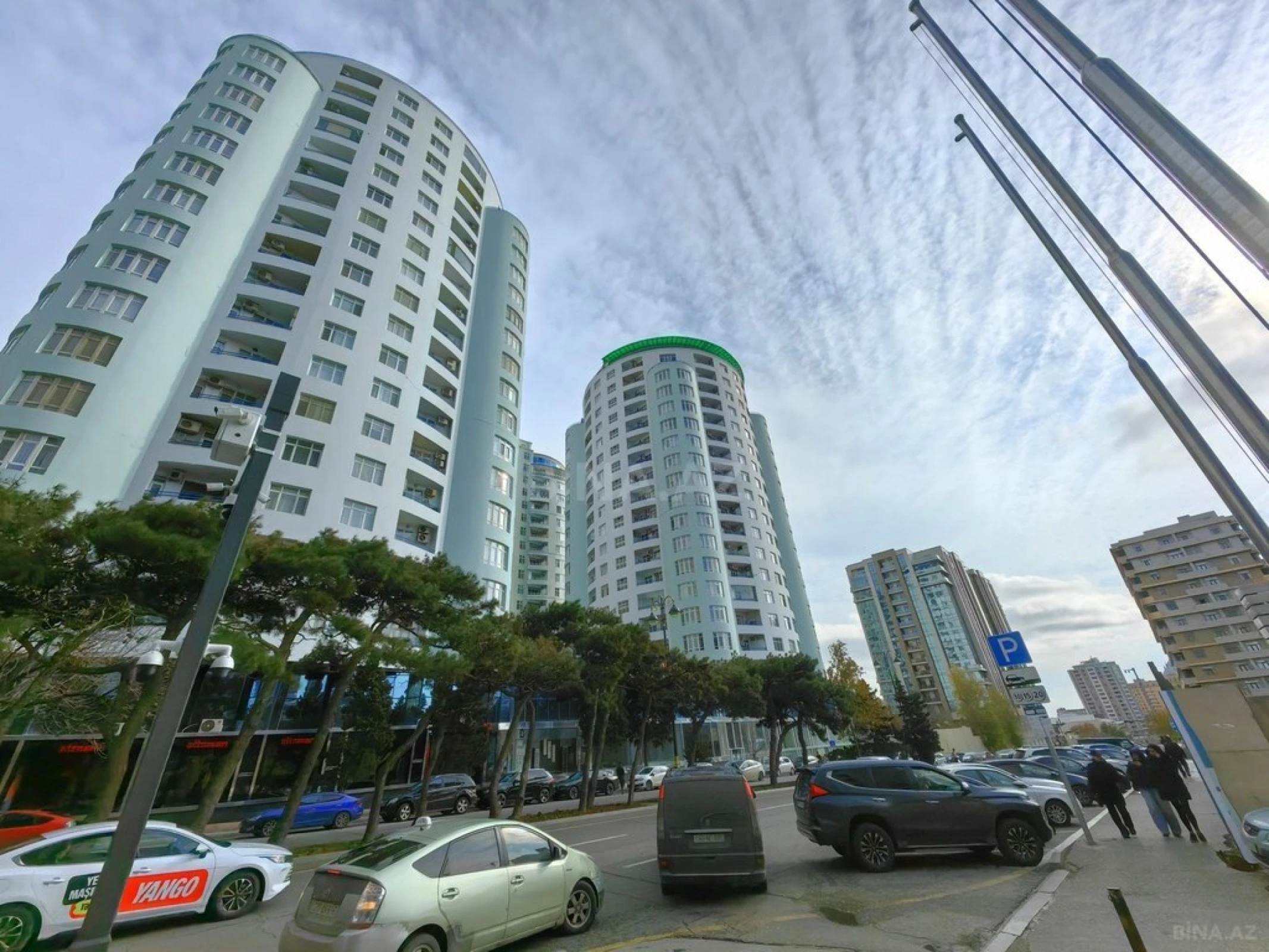 Satılır 4 otaqlı mənzil 245 m²