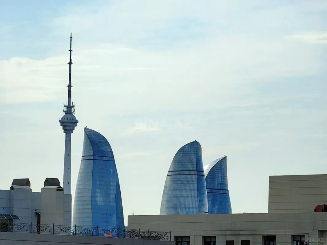 Satılır 4 otaqlı mənzil 245 m²