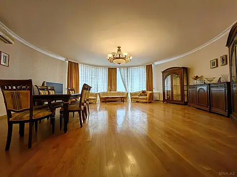 Satılır 4 otaqlı mənzil 245 m²