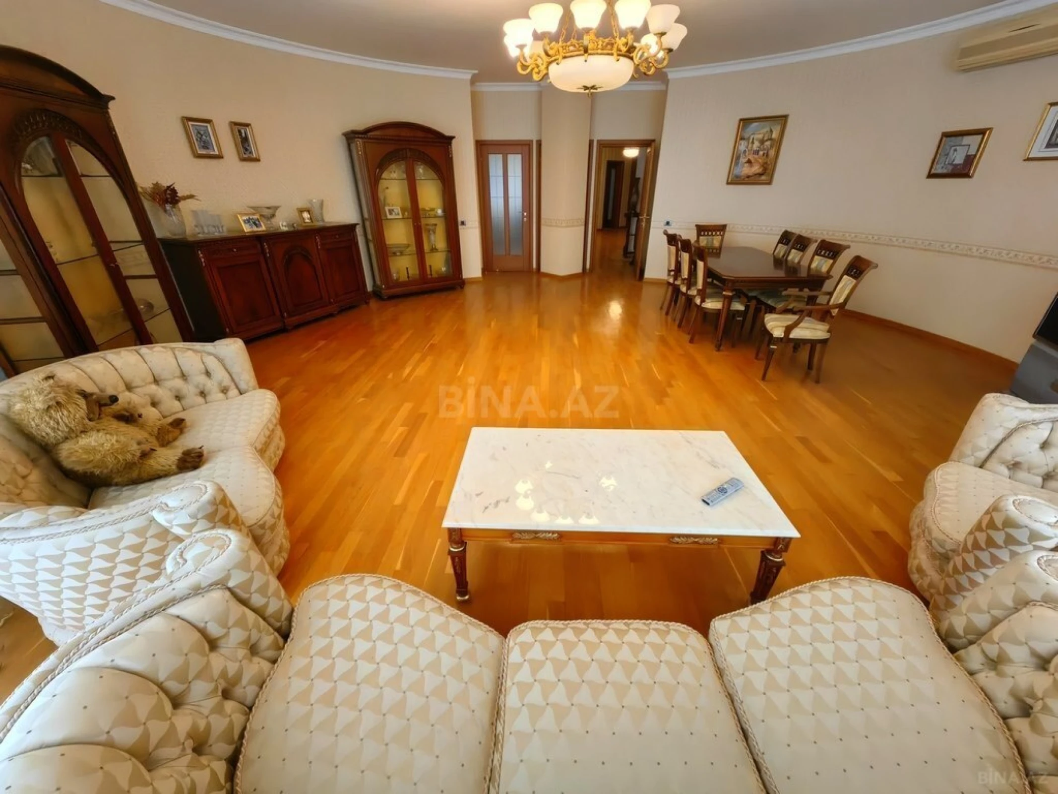 Satılır 4 otaqlı mənzil 245 m²