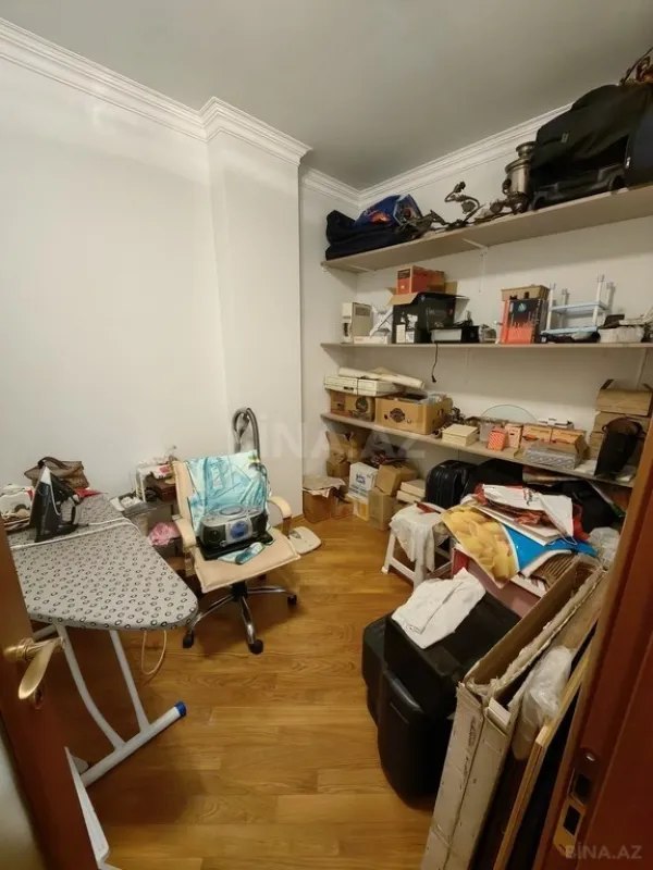 Satılır 4 otaqlı mənzil 245 m²