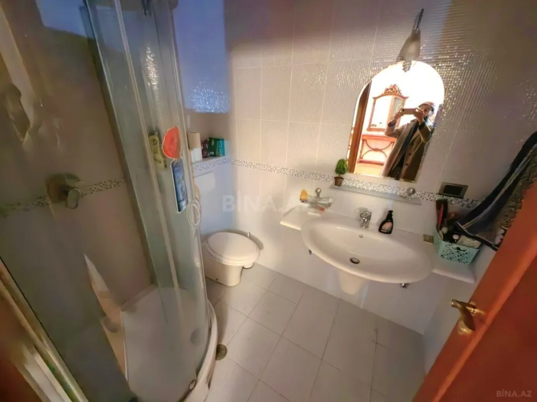 Satılır 4 otaqlı mənzil 245 m²