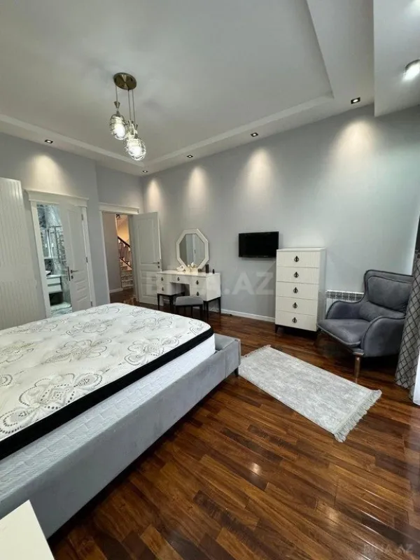 Kirayə verilir 6 otaqlı həyət evi 500 m²