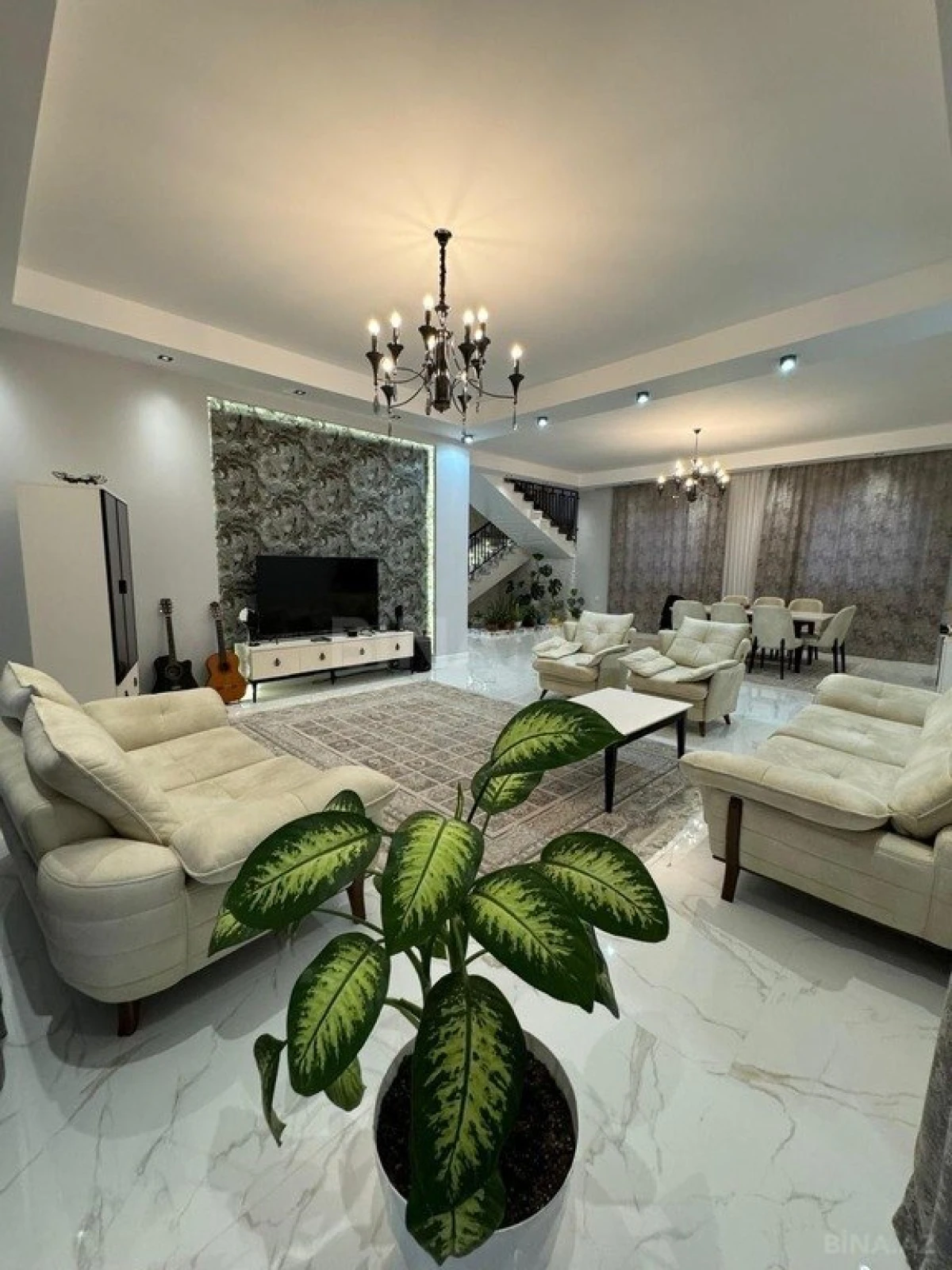 Kirayə verilir 6 otaqlı həyət evi 500 m²